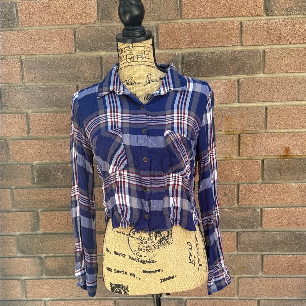 Charlotte Russe Blue and Red Plaid Button-Down Cropped Shirt Size Medium